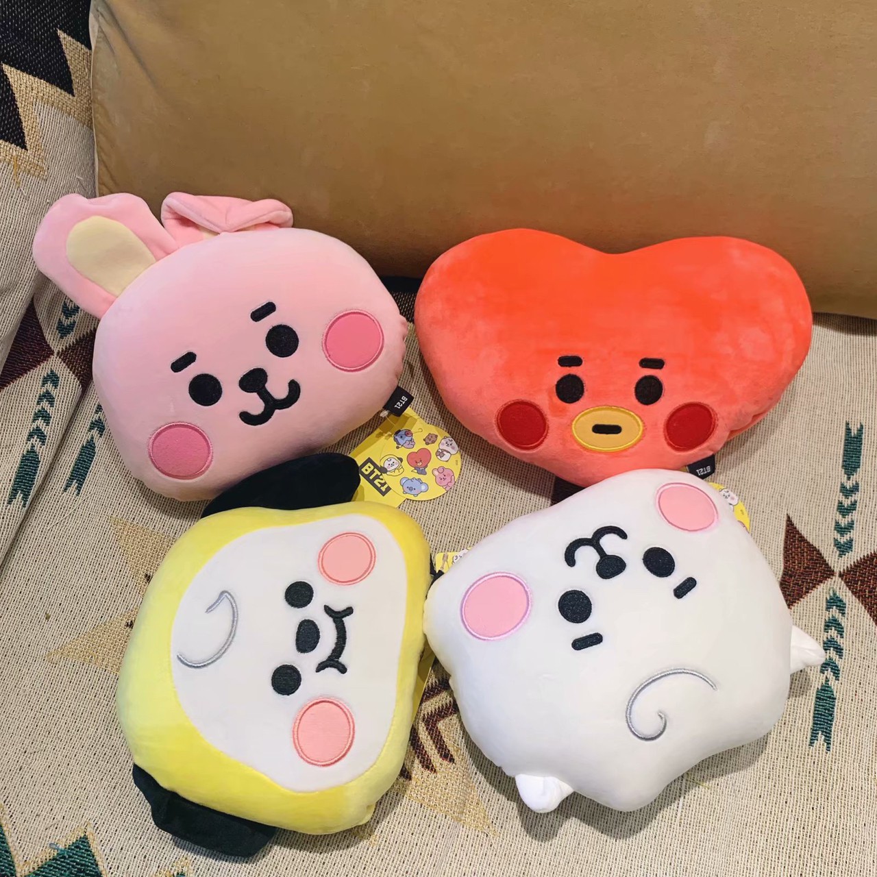 หมอนรองคอ BT21 ติดเบาะรถ/เก้าอี้