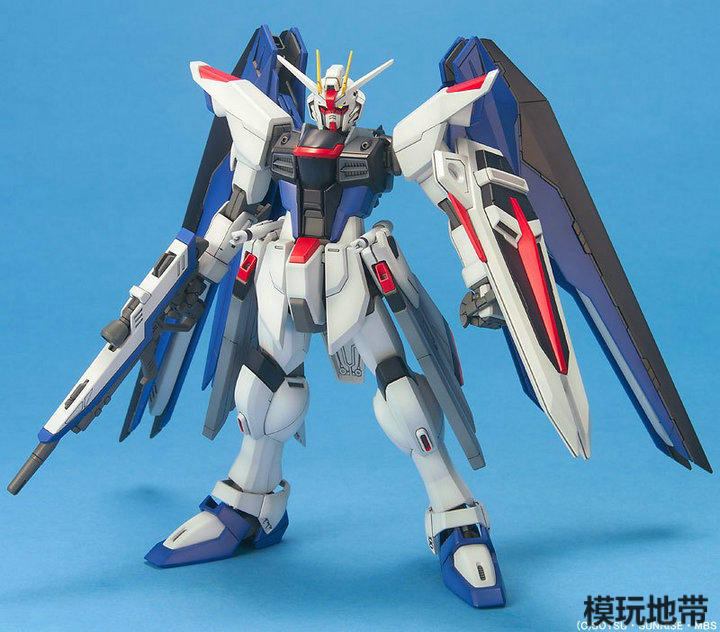 MG 1/100 ZGMF-X10A Freedom Gundam by Bandai