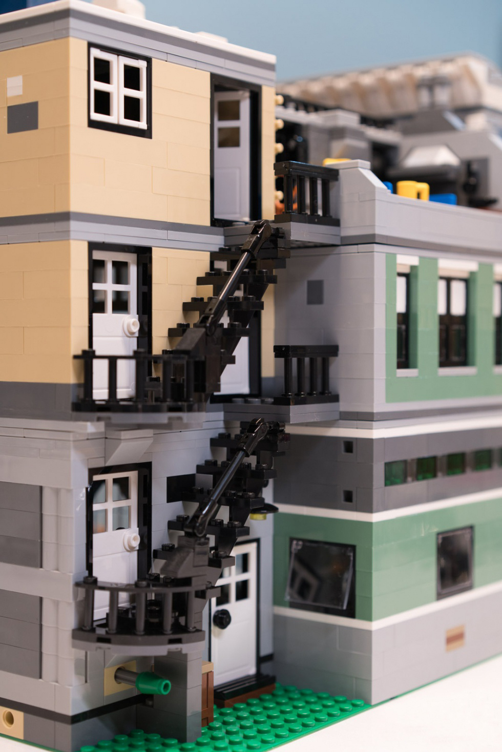 Lepin 15019 Assembly Square