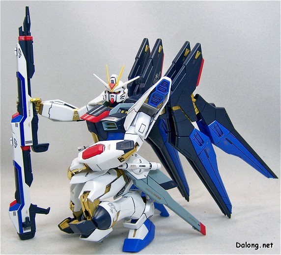 MG 1/100 ZGMF-X20A Strike Freedom Gundam Full Burst Mode by Bandai