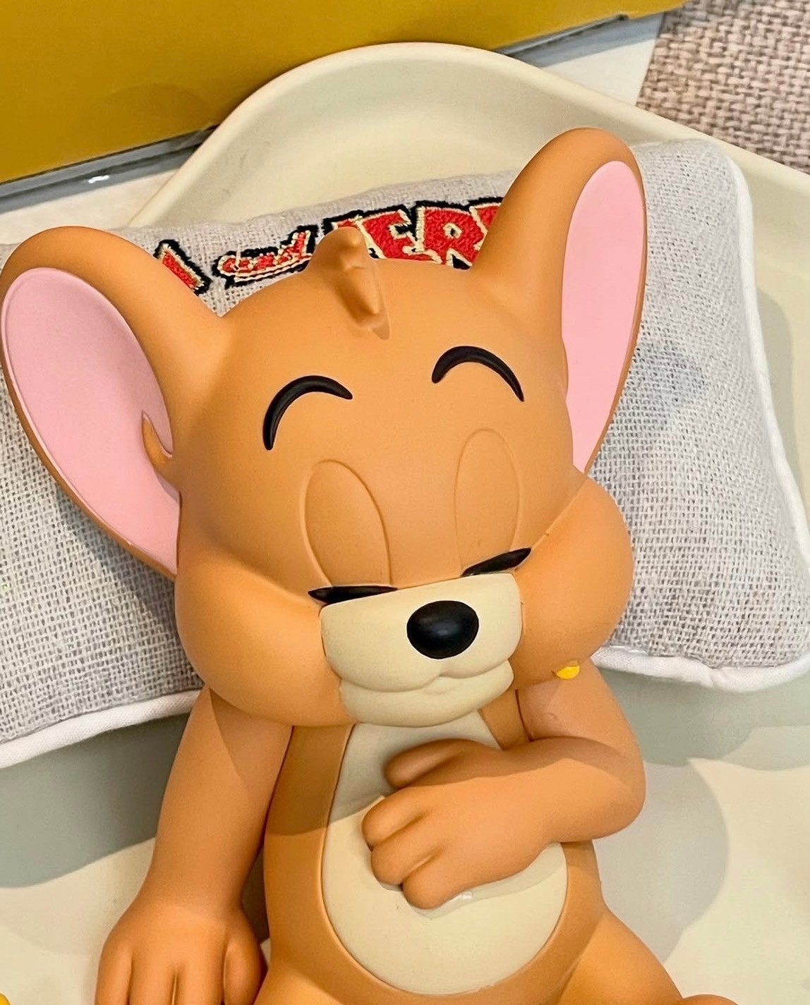 Pre-order : Tom and Jerry Sleepy Jerry with Little Tom by VGT (Very Good Toys)