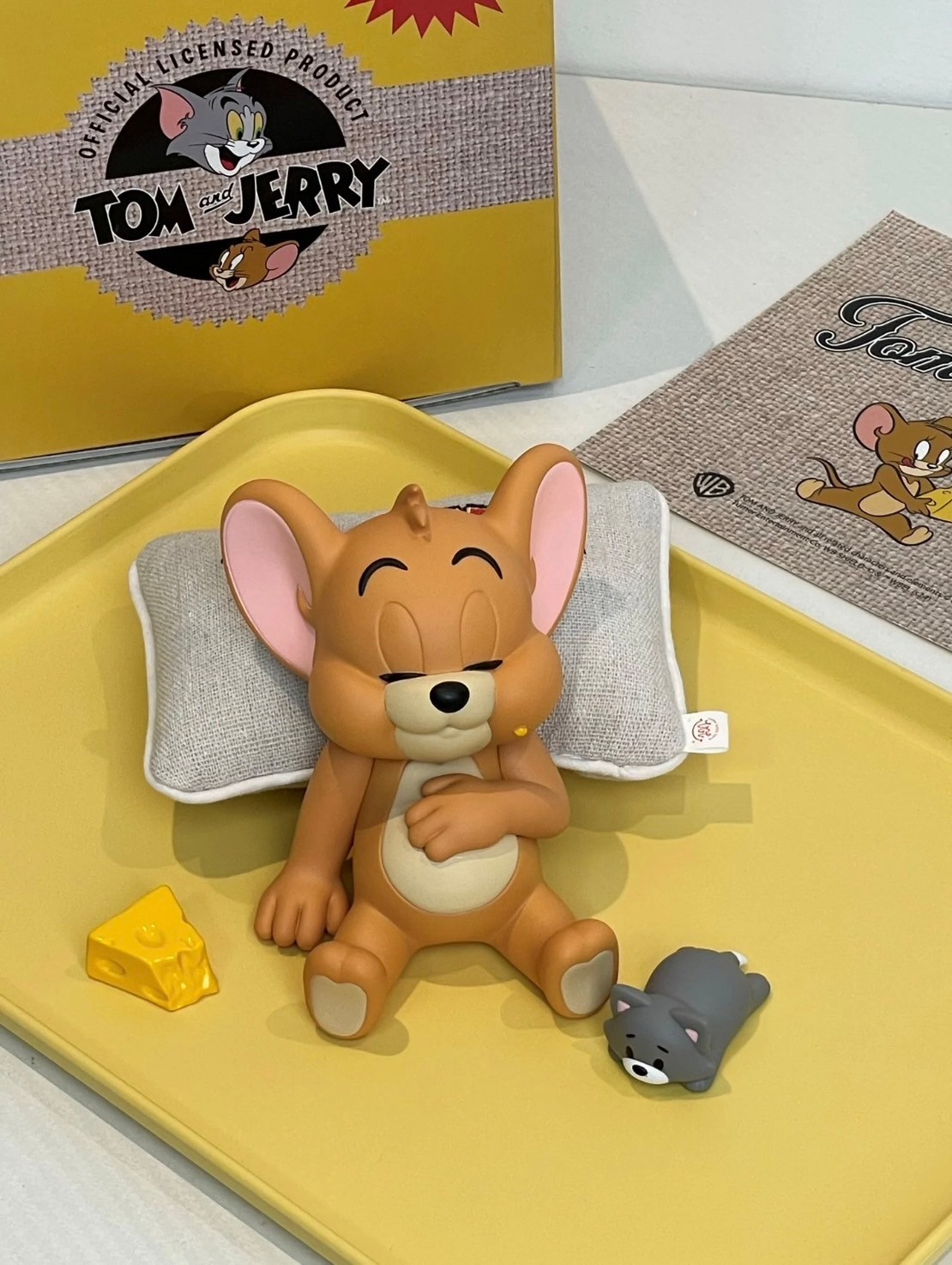 Pre-order : Tom and Jerry Sleepy Jerry with Little Tom by VGT (Very Good Toys)