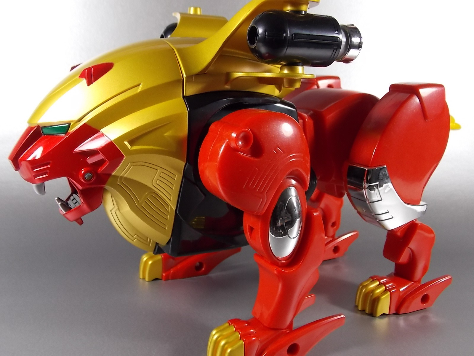 Hyakujuu Sentai Gaoranger - DX Gao Lion by Bandai (มือสองสภาพ 50% มีรอย ไม่มีคู่มือ ของไม่ครบ)