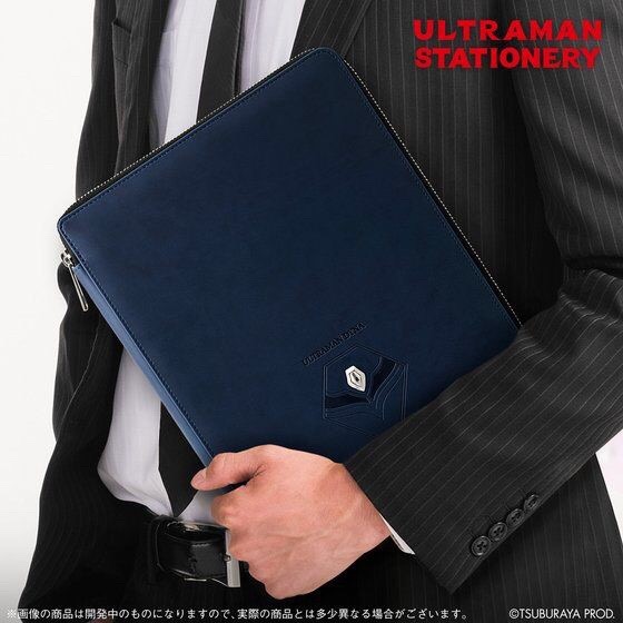 PRE-ORDER : Ultraman Multi Case Size L