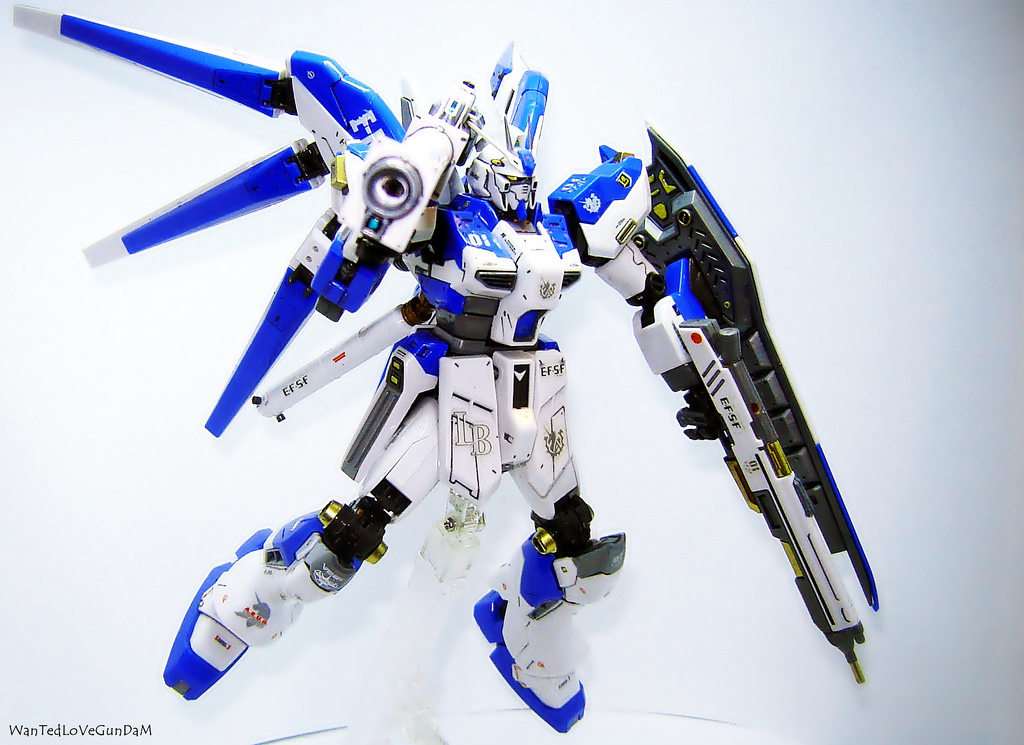 MG 1/100 RX-93-2 Hi-v Gundam by Bandai