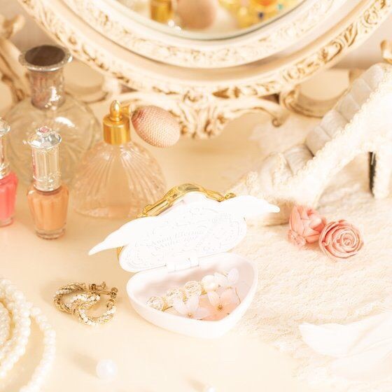 PRE-ORDER : PRETTY GUARDIAN SAILOR MOON ETERNAL MOON ARTICLE JEWELRY CASE