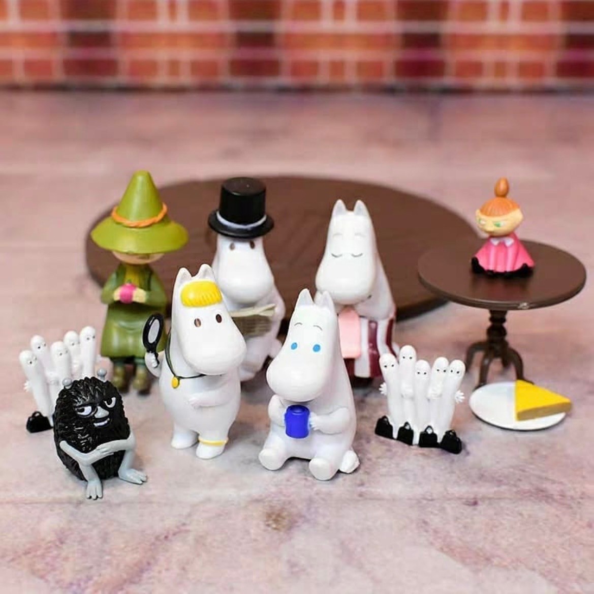 Moomin Valley - Round Table by Taito (Set of 8)