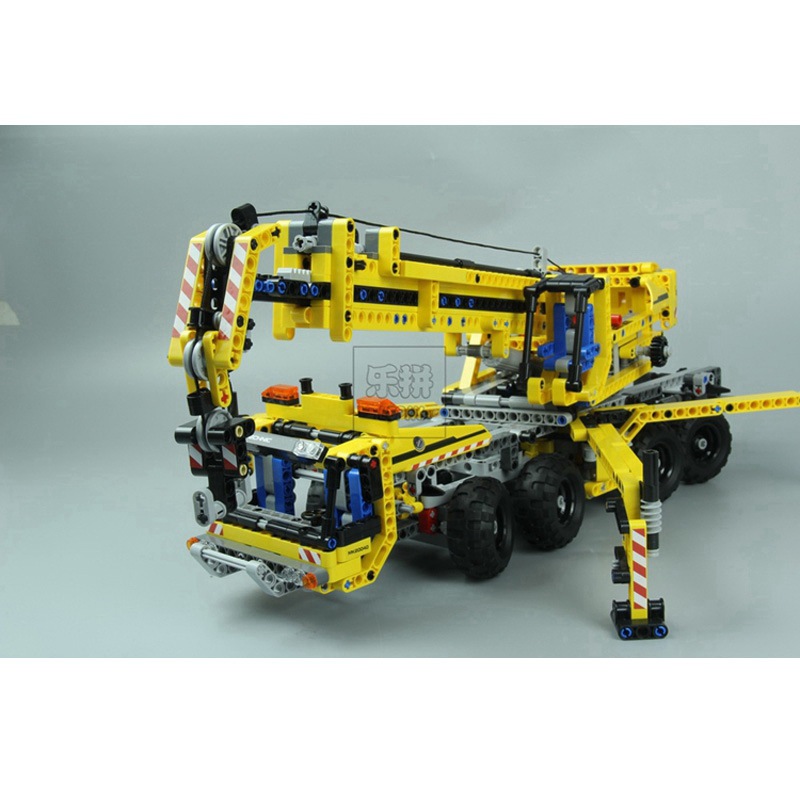 Lepin 20040 Mobile Crane 1392pcs
