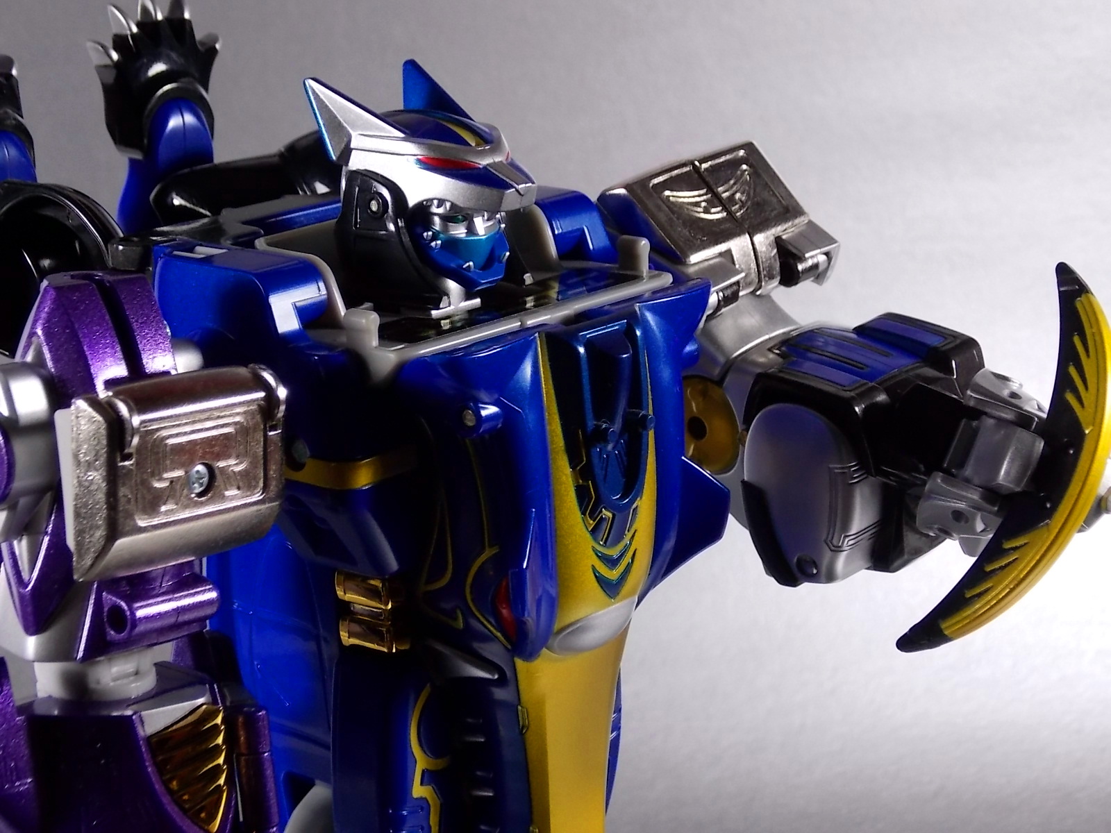 Hyakujuu Sentai Gaoranger - DX Gao Hunter Blue Moon Ver by Bandai