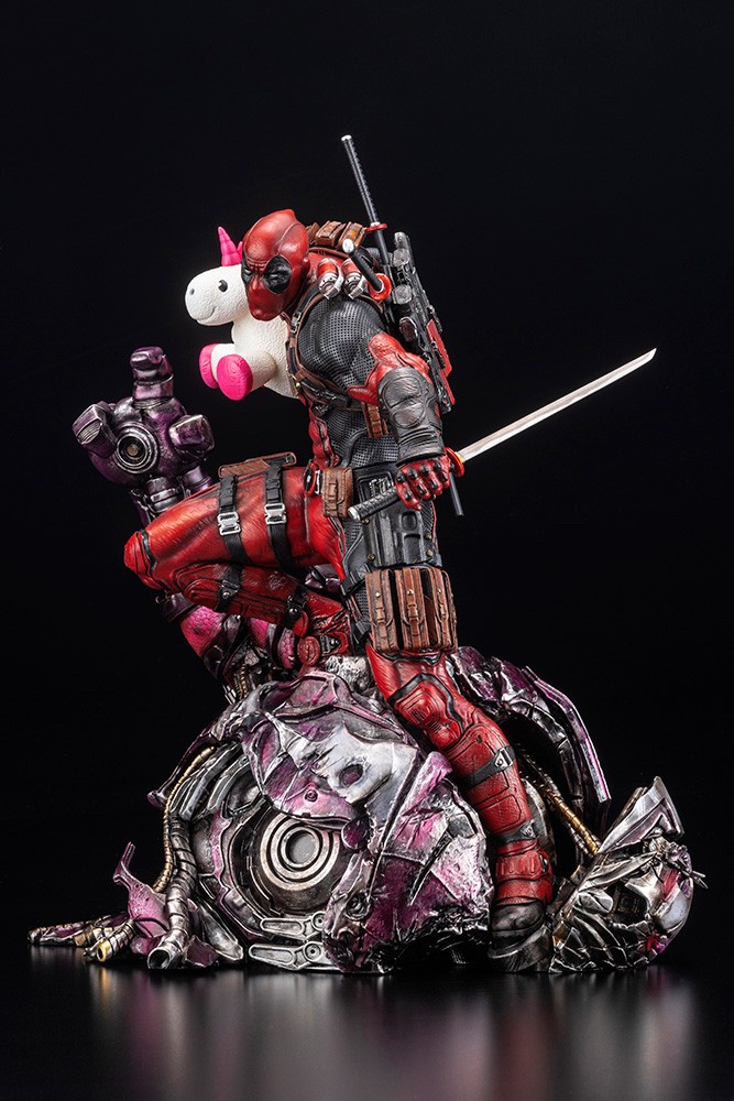Pre-order : DEADPOOL FINE ART STATUE SIGNATURE SERIES -Featuring the Kucharek Brothers-