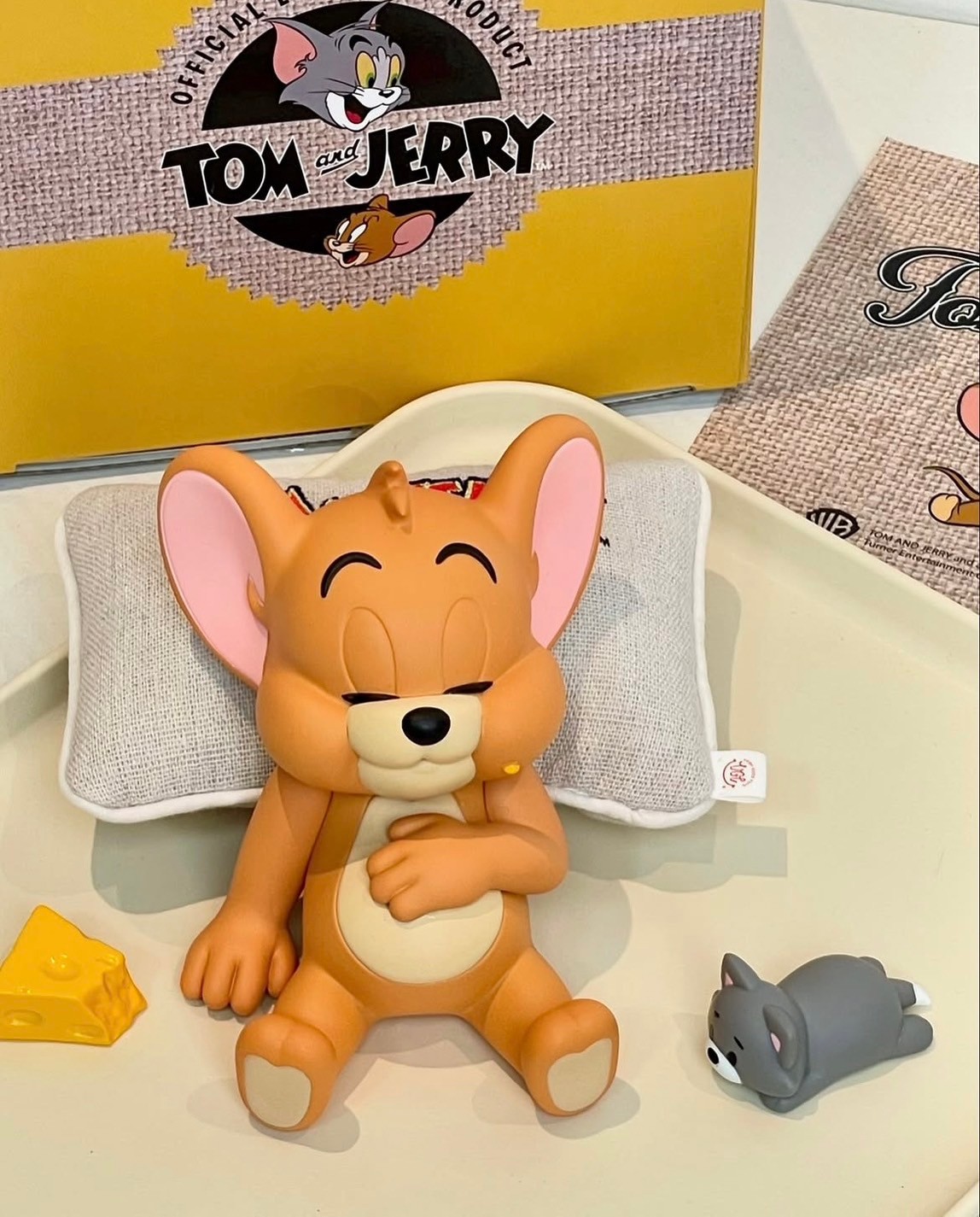 Pre-order : Tom and Jerry Sleepy Jerry with Little Tom by VGT (Very Good Toys)