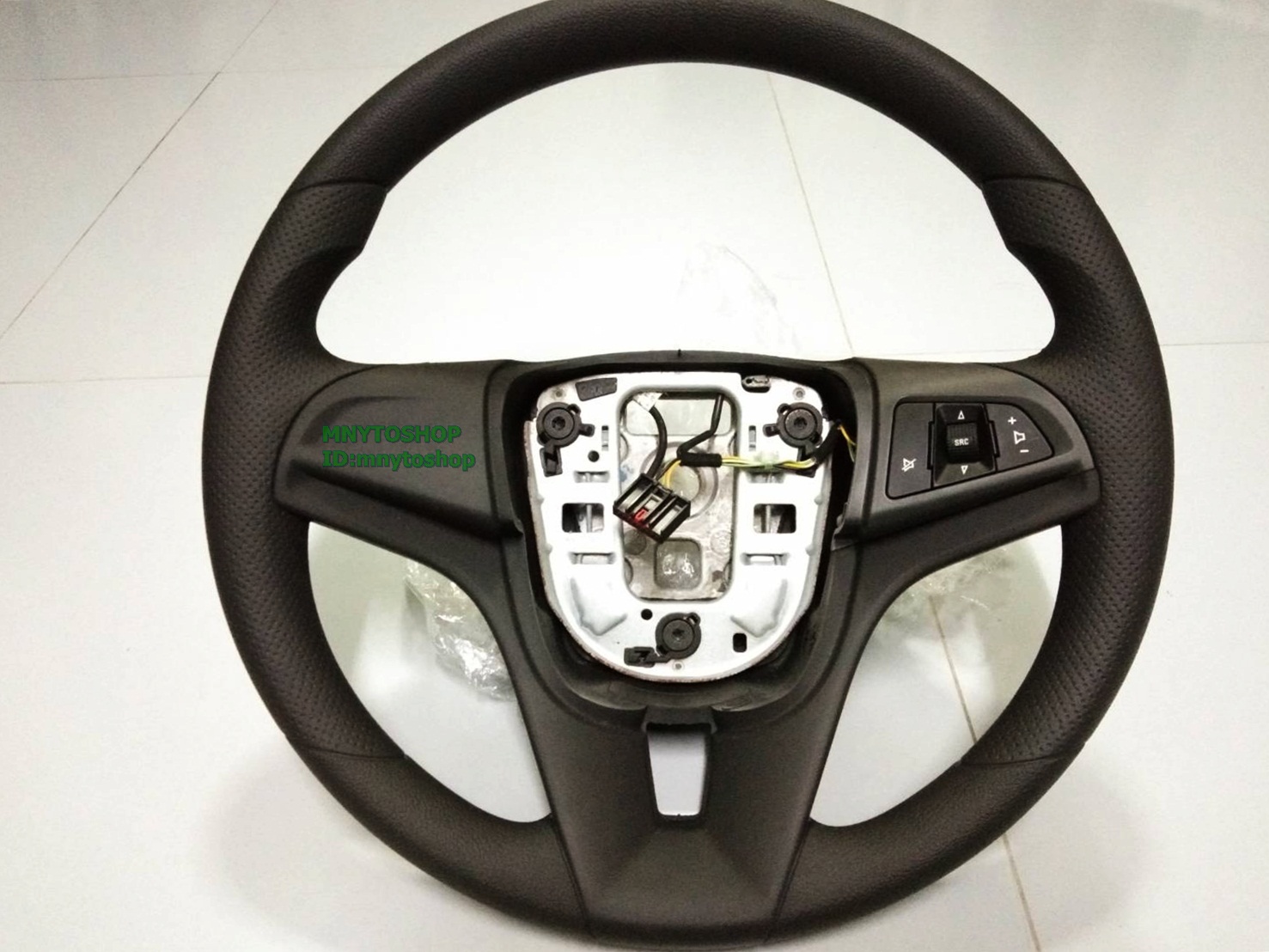 พวงมาลัยของใหม่ CRUZE (รุ่นมีปุ่มปรับวิทยุ)