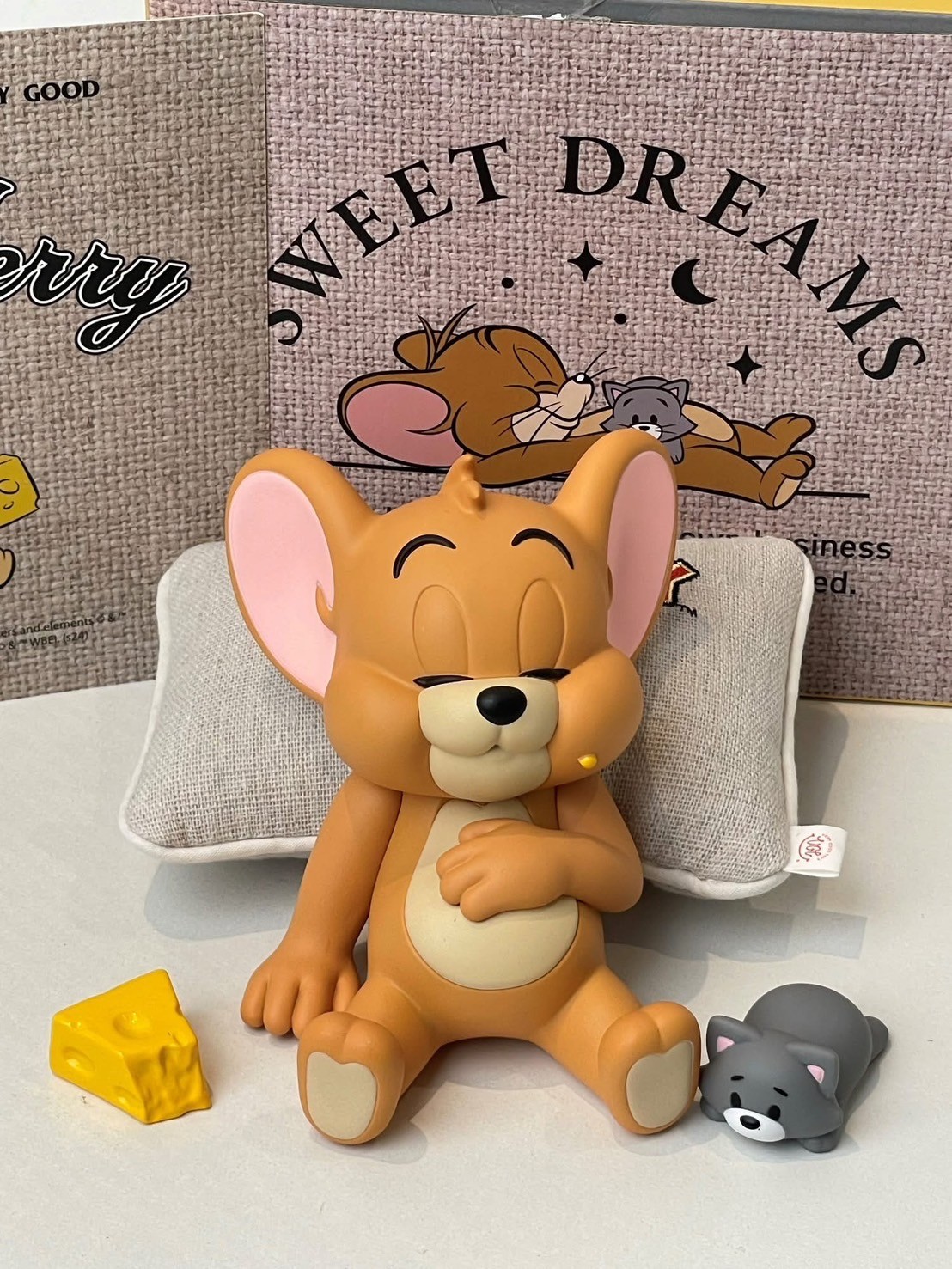 Pre-order : Tom and Jerry Sleepy Jerry with Little Tom by VGT (Very Good Toys)