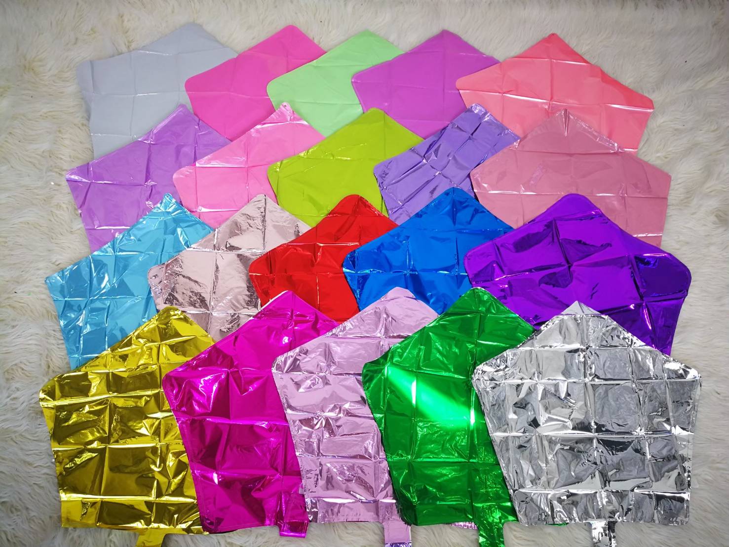 ช่อลูกโป่ง 7 ลูก พร้อมตกแต่ง สี Super Metalic สีเข้มและเงาพิเศษ