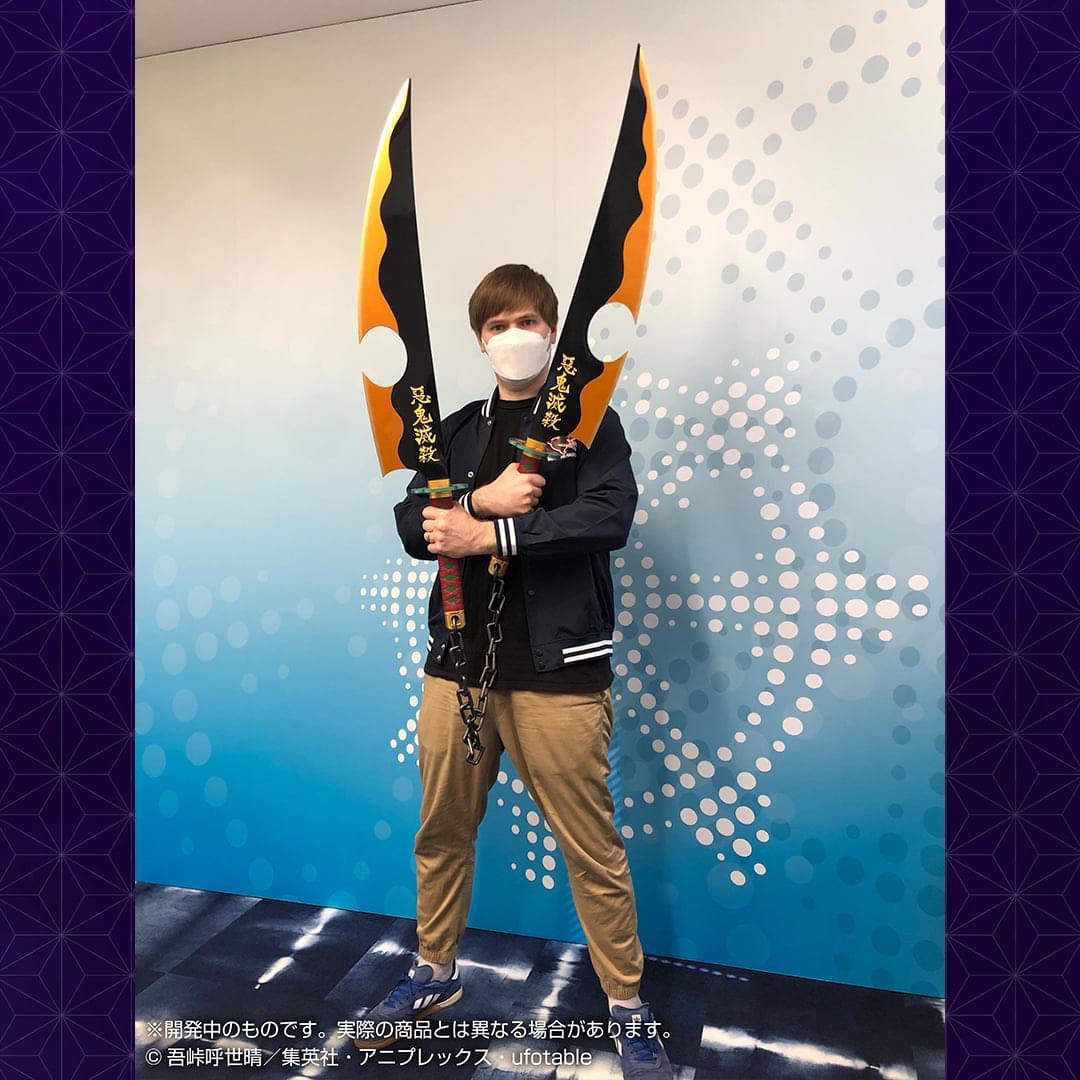 PRE-ORDER : PROPLICA Nichirin Sword Tengen Uzui (Demon Slayer: Kimetsu no Yaiba)
