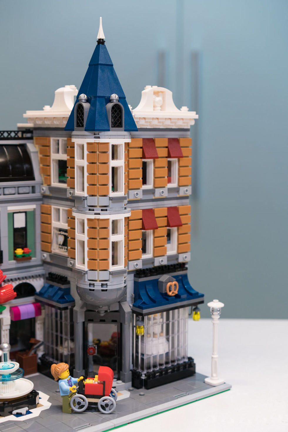 Lepin 15019 Assembly Square
