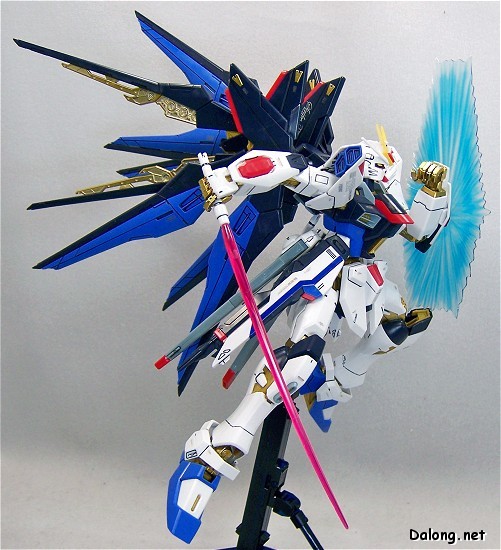 MG 1/100 ZGMF-X20A Strike Freedom Gundam Full Burst Mode by Bandai