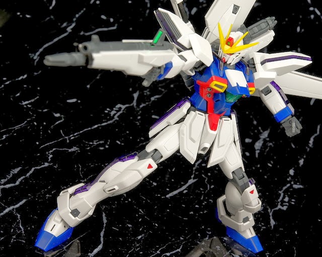 MG 1/100 GX-9900 Gundam X by Bandai
