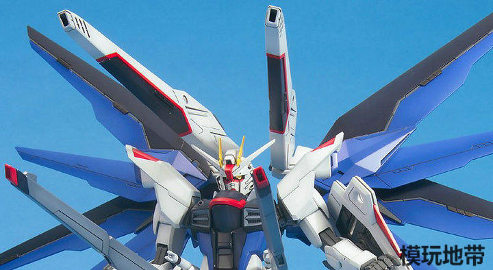 MG 1/100 ZGMF-X10A Freedom Gundam by Bandai