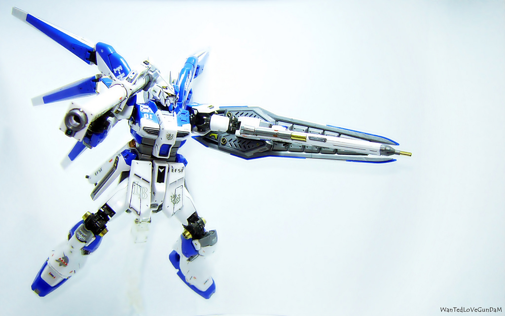 MG 1/100 RX-93-2 Hi-v Gundam by Bandai