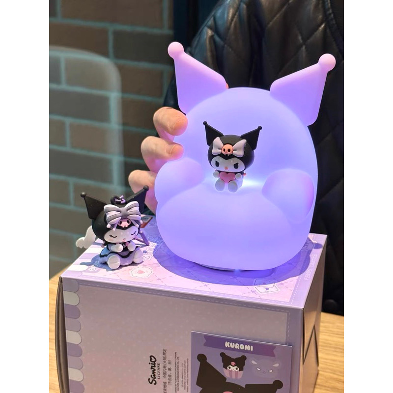 โคมไฟ คุโรมิ ลิขสิทธิ์แท้ - Sanrio - Kuromi Sofa Patting Lamp by Emie