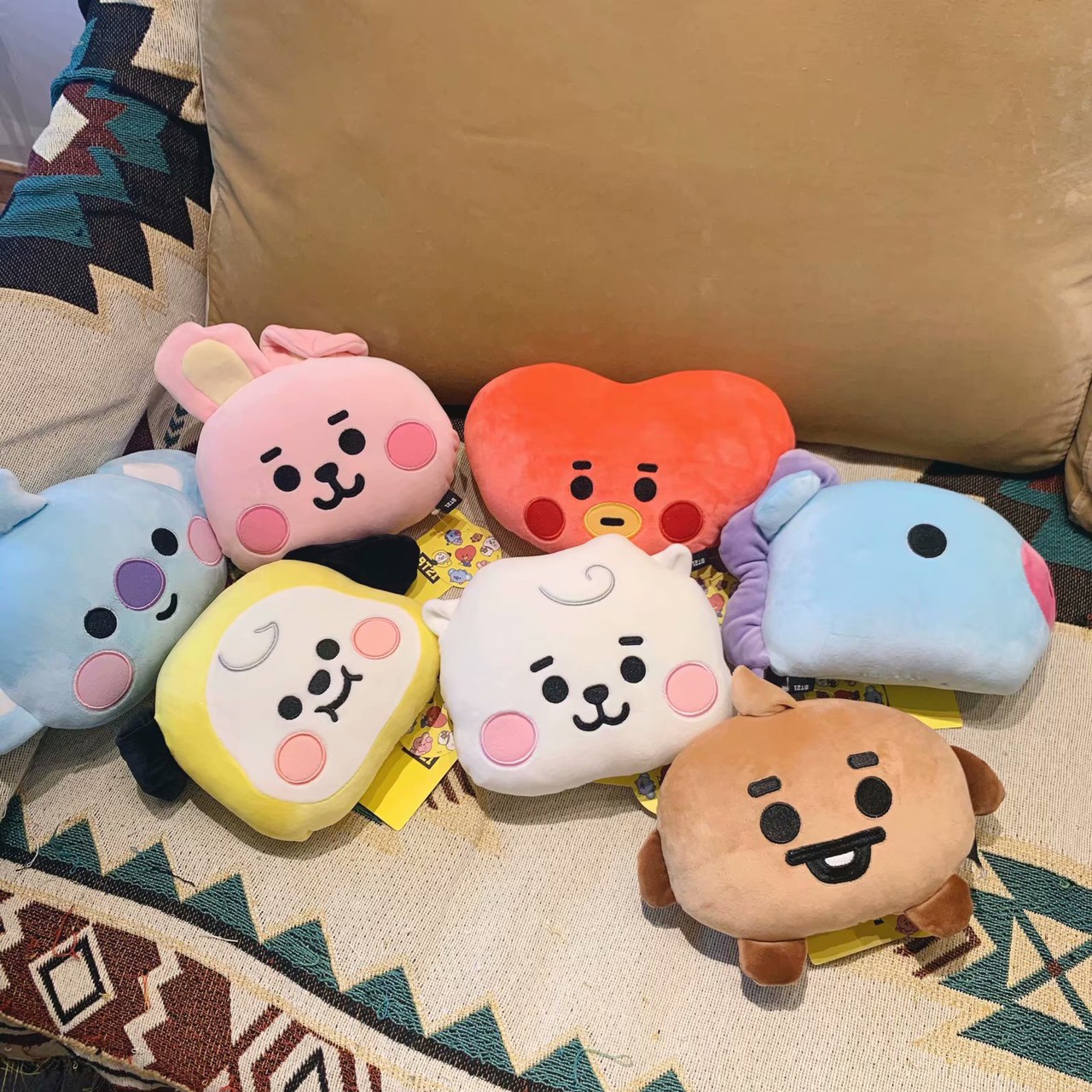 หมอนรองคอ BT21 ติดเบาะรถ/เก้าอี้