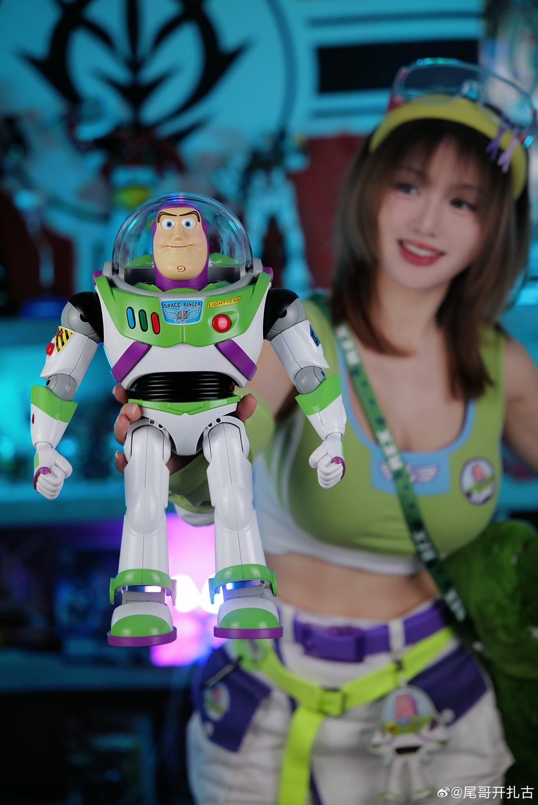 Pre-order : Life-Like Interactive Toy Story Buzz Lightyear (Real Life Real Joy Version) by Robosen
