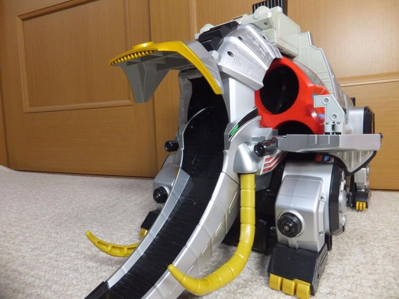 Ninpuu Sentai Hurricaneger - DX Revolver Mammoth by Bandai