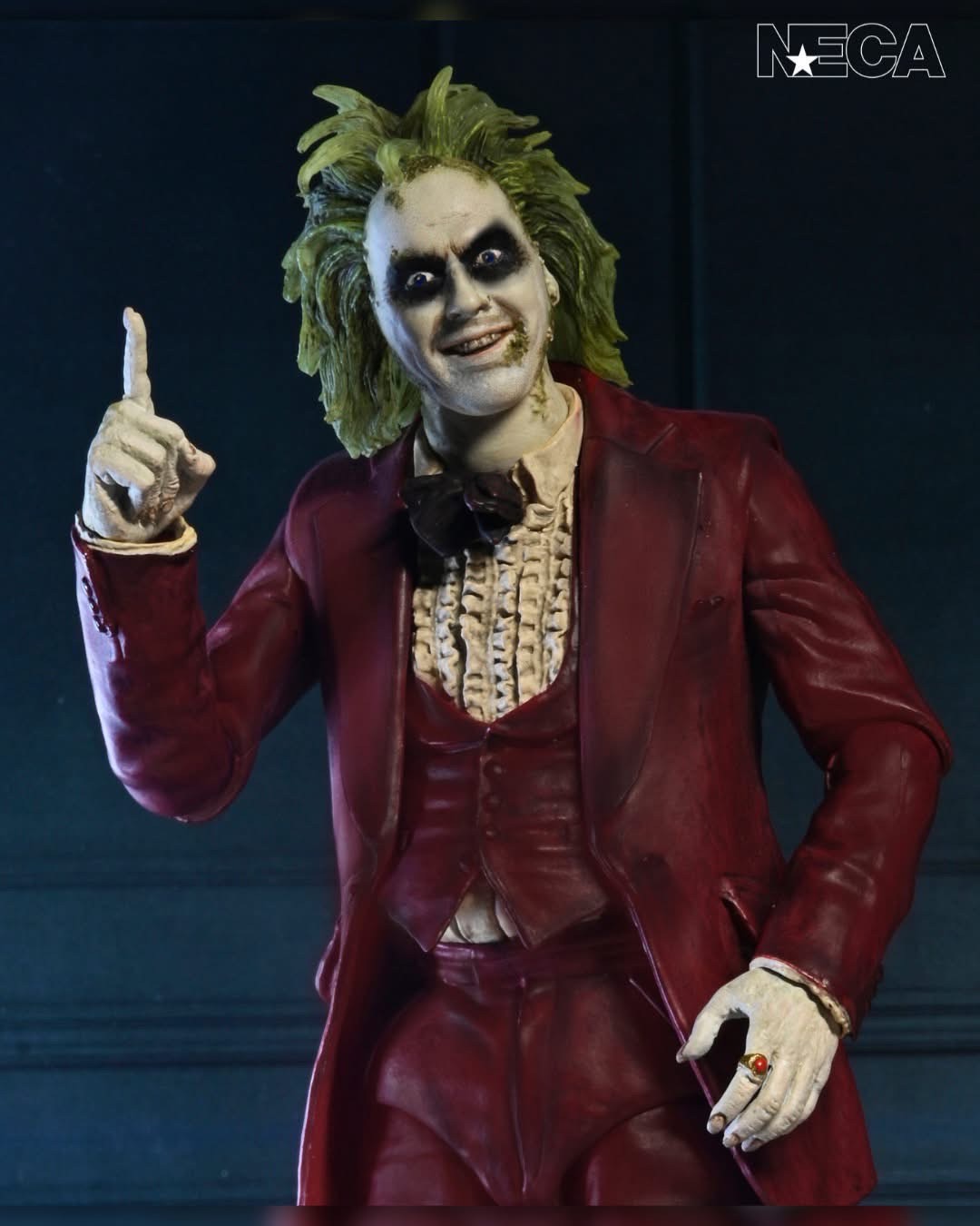 Pre-order : Beetlejuice Beetlejuice Ultimate "Red Tuxedo" Beetlejuice Action Figure by NECA