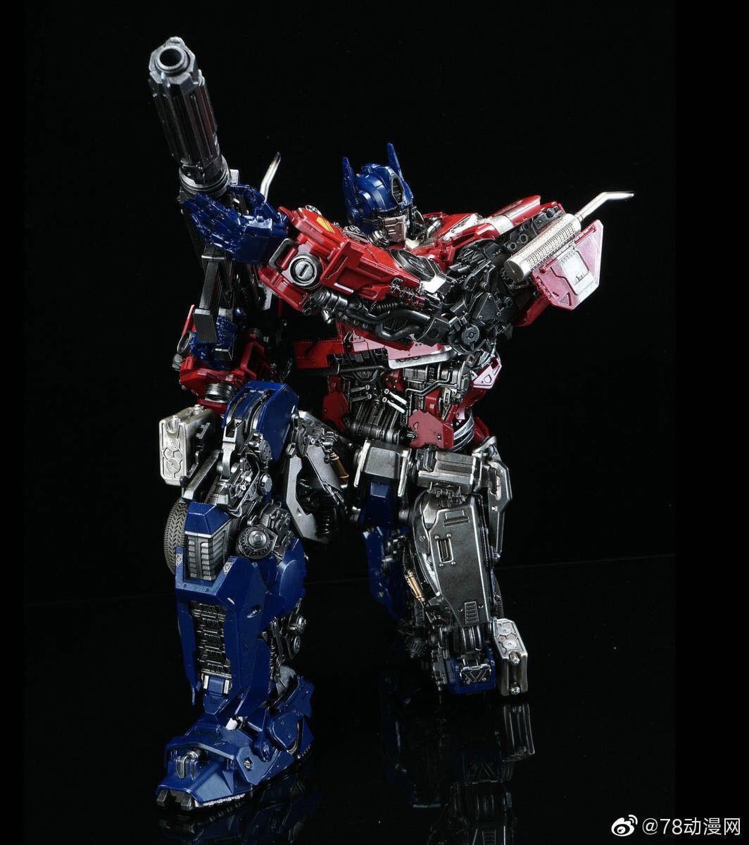 Pre-order : Transformers Bumblebee: DLX Scale Collectible Figure Series - Optimus Prime by 3A ThreeZero (Re-product)