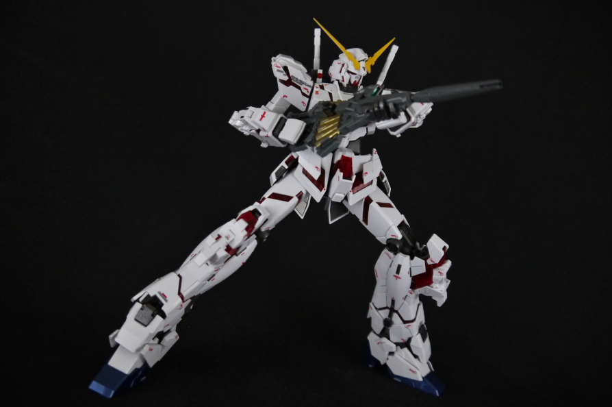 MG 1/100 RX-0 Unicorn Gundam Full Psycho-Frame (OVA Ver.) by Bandai
