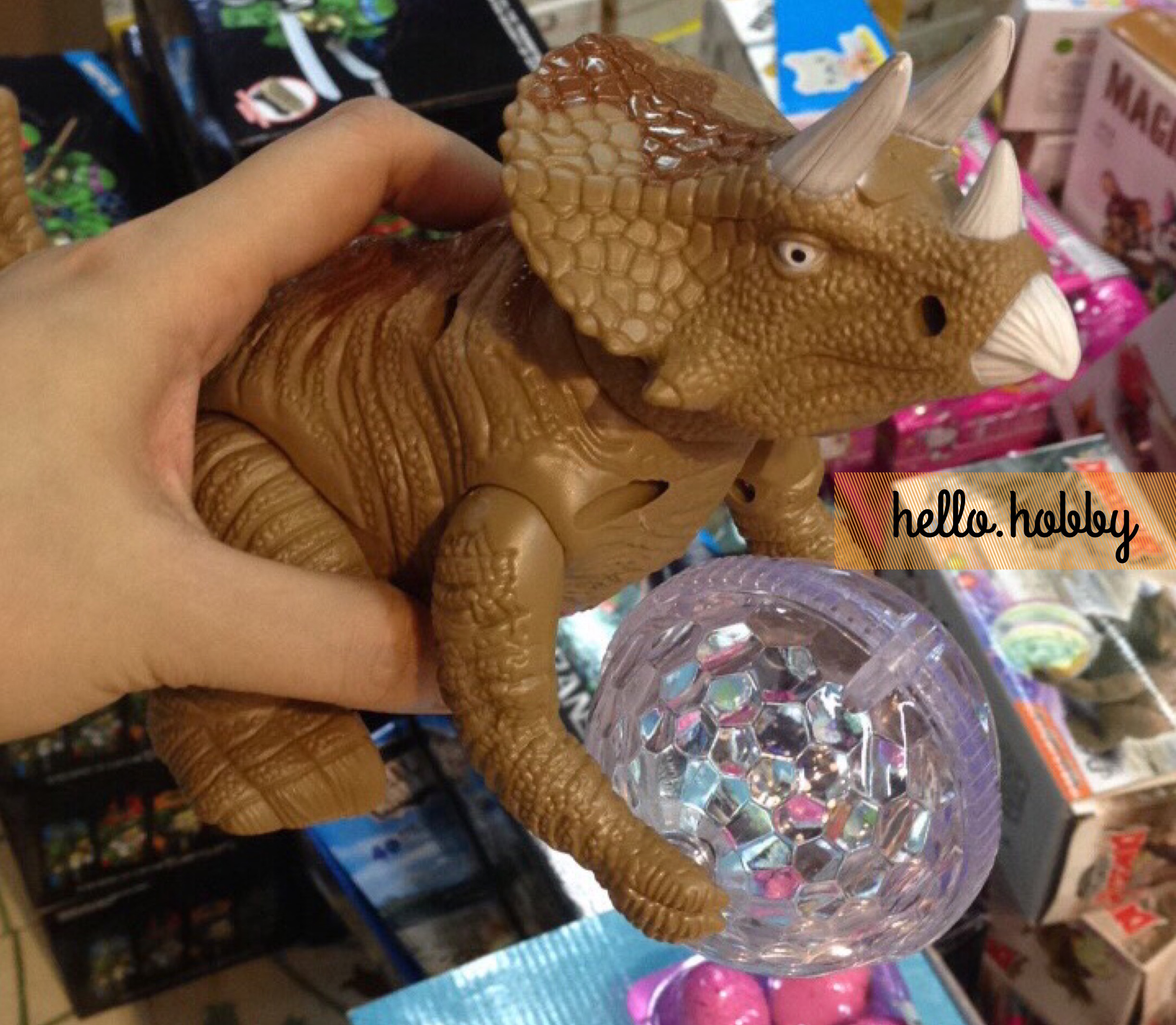 ไดโนเสาร์เล่นลูกบอล