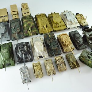 ยานพาหนะและยานรบเหล็กต่างๆ